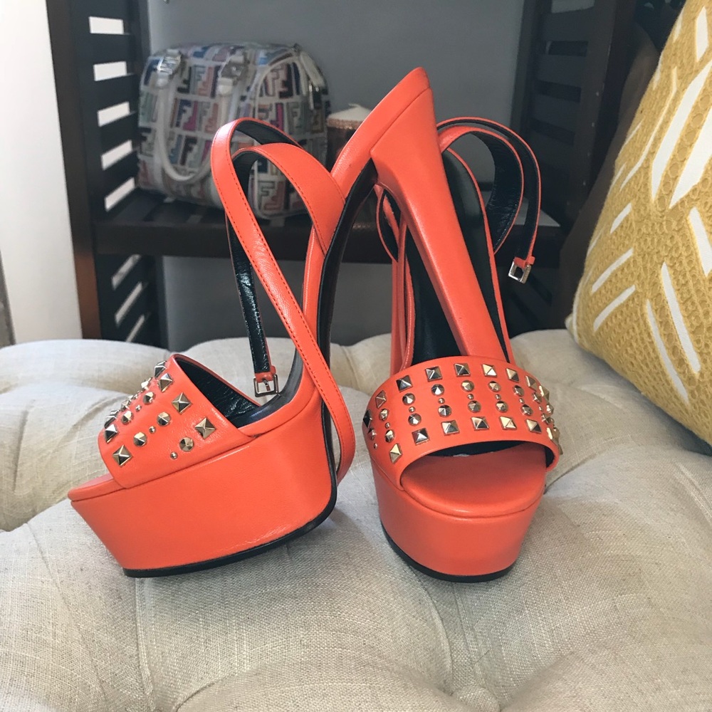 Brand new Gucci pumps 😱😬